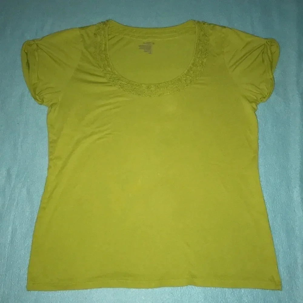 𝅺OLD NAVY top short sleeve scoop neck ruffle detail size XL
